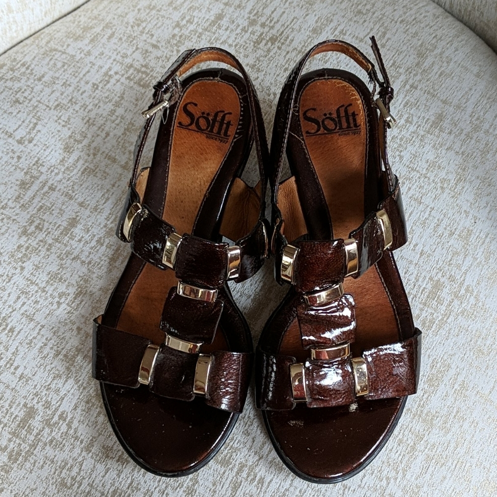 Sofft 6.5W brown croc. patent leather sandals